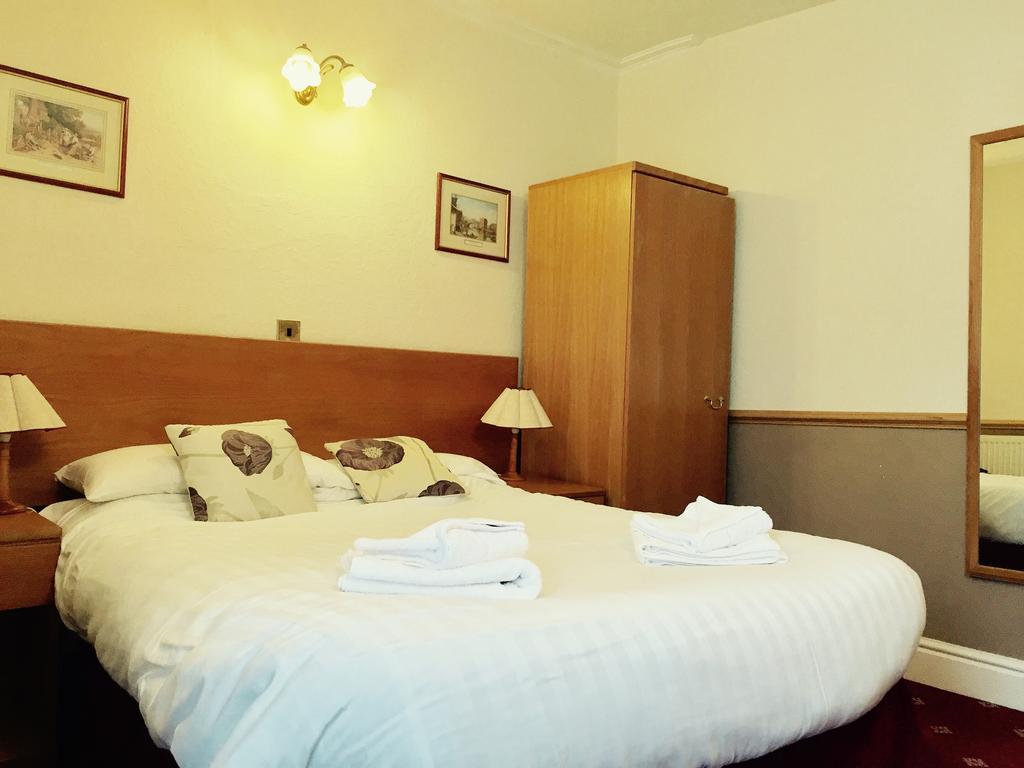 Plas Coch Ltd 3*